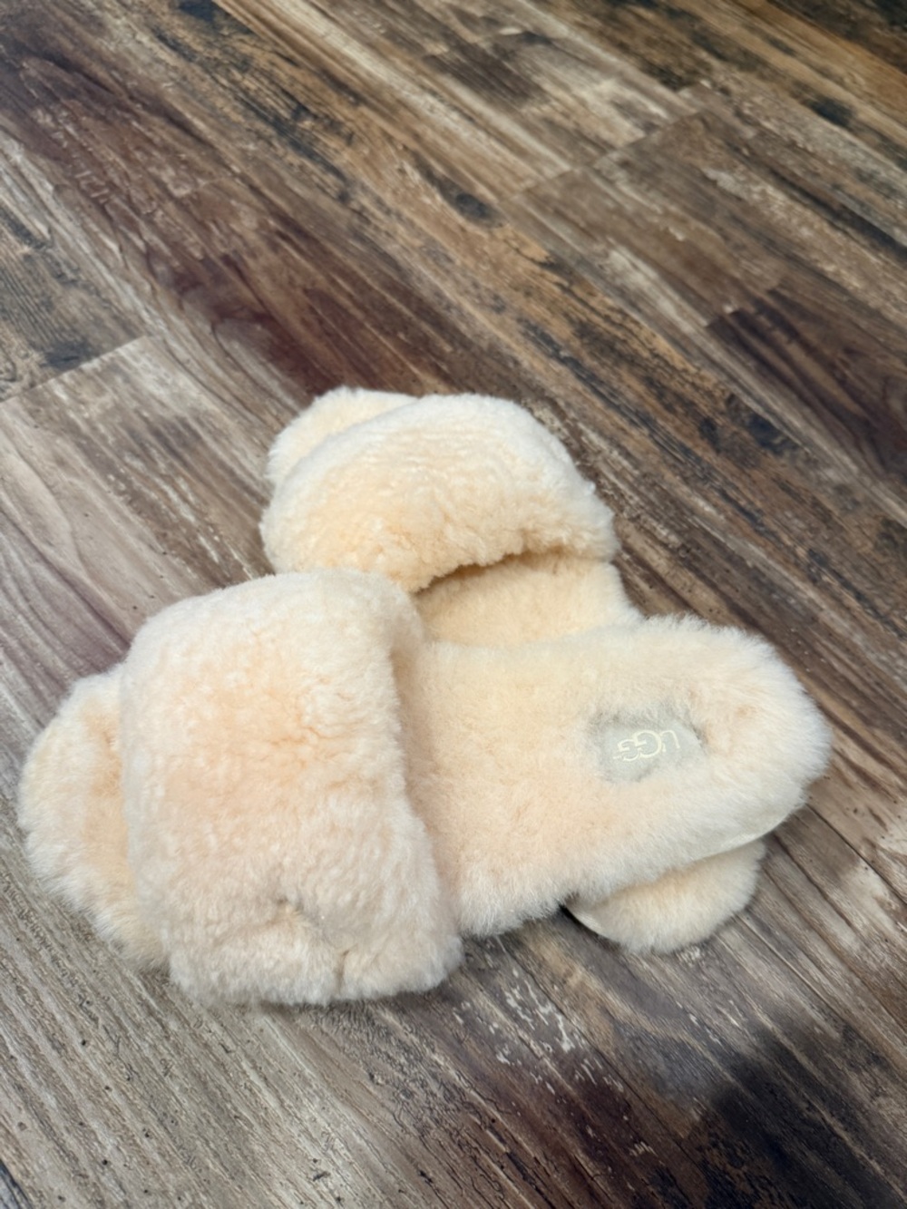 BRAND NEW!!!
Ugg Fuzzy Pom Slide Slippers in Blush